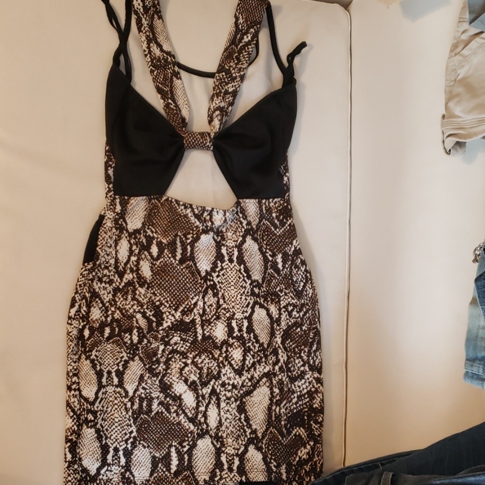 Dress - Picture 2 of 2